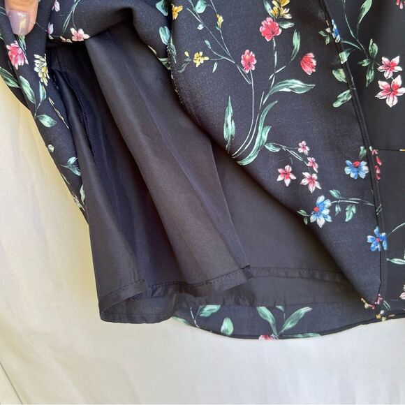 Cupcakes and Cashmere 🌺 black floral 🌺 Fully lined 🌺 excellent cond 🌺 small - Picture 5 of 9